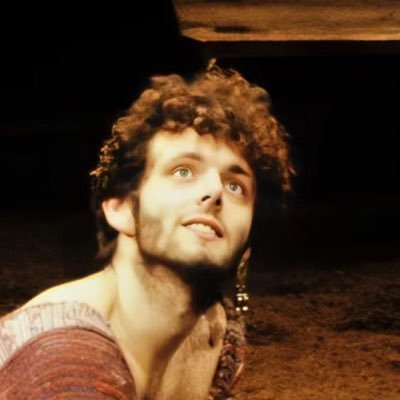 masakidotcom's profile picture. 是你的伶 | Writer, dreamer, basically a cinnamon roll.