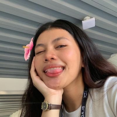 strwbearyjam's profile picture. just surviving.