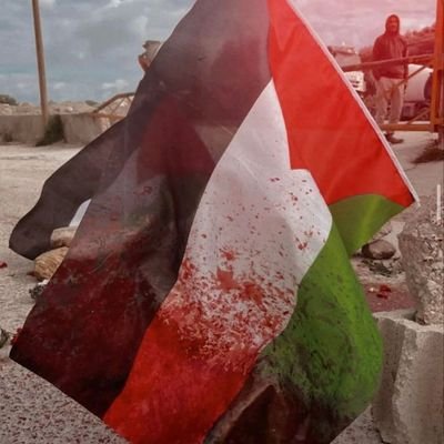 كاتب 📖
صل على نبينا محمد 🕌
الظلم صعب بعينك 👁 وكفوفك متكتفين 🤲🏻
