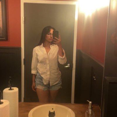 HearrttBreakker's profile picture. 