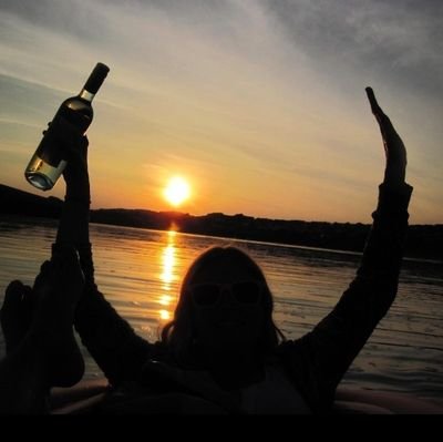 BeachTimeClaire's profile picture. Beach bum and mum.  Please don't DM as soon as I follow back, I don't need to be told how loyal and charming you are. Nor do I want to invest in bitcoin!