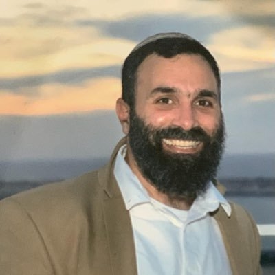 מה אני עושה פה לא יודע. מה זה פה בכלל אני שואל