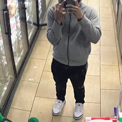 jayyfloates's profile picture. .