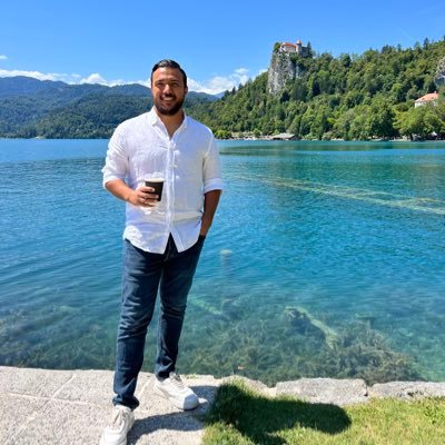 artugsezer's profile picture. 