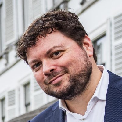 Schrijver, publicist | boek 'Monarchie' | biografie Eberhard vd Laan | Eigen Volk | Westermoskee | Roma | HP/DeTijd | AT5 | NPO Radio | BB |tweet op eigen titel