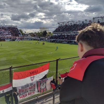 Hincha y Socio del Club Atlético Chacarita Juniors. ❤️🤍🖤
Futuro Periodista Deportivo 🤞🏼🎙️