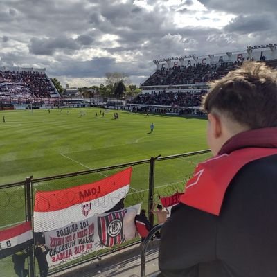 Hincha y Socio del Club Atlético Chacarita Juniors. ❤️🤍🖤

Futuro Periodista Deportivo 🤞🏼🎙️