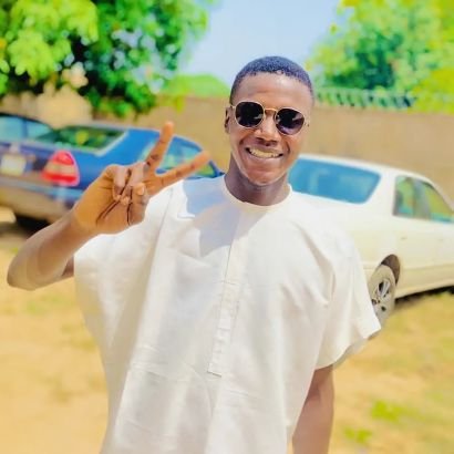 Footballer⚽ Right full back❣️ And yes I speak french Arsenal FC⚽❣️..i dey buy pi,come dm make we deal