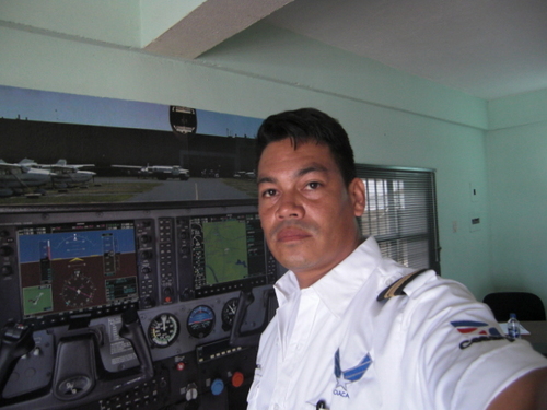 Soy Piloto aviador y Técnico Aeronáutico; Trabajador incansable me gusta ser responsable y cumplidor, amo volar me gusta ir al cine y mezclar música(Dj)