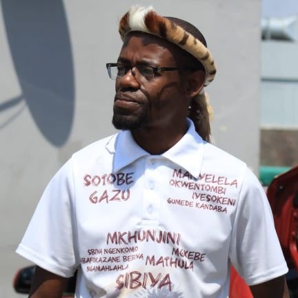 KhayaGazu's profile picture. Start Up Entrepreneur, Retail Investor📈, Financial Literacy Coach💵.
A Graphic Designer💻🖱️🖨️.