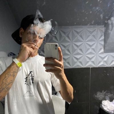 Plxy_b's profile picture. 🛸