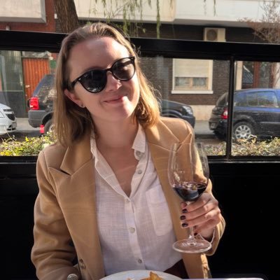 Jessicanowski's profile picture. Eu faço samba e amor até mais tarde e tenho muito sono de manhã