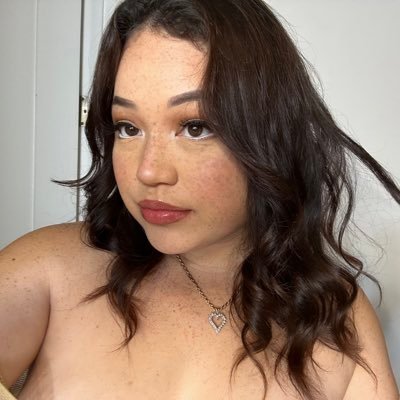 5’0 curvy mixed Asian 💦 I only respond on onlyfans 😚🩷 join me, it’s FREE 😚 insta: justicewithfreckles