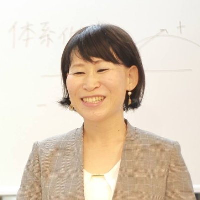 サレ妻、ダメ妻、夫婦問題の心理カウンセラー「女性の転機」泣いて笑っていいじゃない✨根本裕幸氏お弟子８期卒✨フォローお気軽に^^
4人暮らし（夫・中2・小5）のアラフィフ、島根出身の奈良在住、元土木系公務員&現在は週３広報秘書。osho禅タロット/マラソン/旅行/温泉/コーラス、コードネームはアッツGO