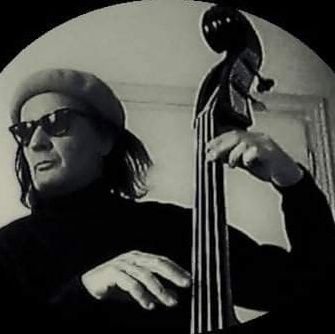 DanieleTomasset's profile picture. Contrabbassista , bassista , pianista , chitarrista , compositore di musica improvvisata . Laureato in Contrabbasso classico  💪