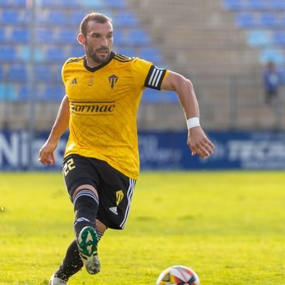 Futbolista, actualmente jugador del Formac-Villarrubia C.F. 3 RFEF. 'Lo más importante en la vida es que lo más importante sea lo más importante'.