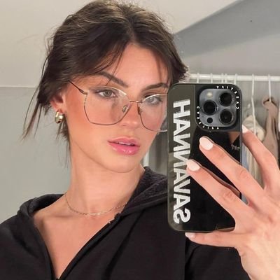 nasyacml's profile picture. She's the type you wont find twice