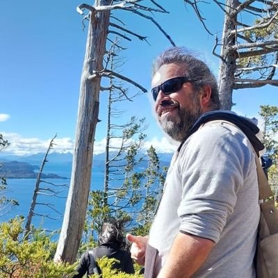 Biólogo, fan de Borges, Gaiman y Franzen. Soy muy muy tarado