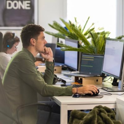 TarbounDev's profile picture. Software dev @evagg_fr React & Node JS 🔥 Ici pour accroître ma communauté de dev ❤️ En quête de conf web / JS !