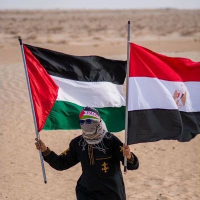 جيتني مثل الشروق اللي محى عتم الليالي
جيت فرحه للحزين اللي من همومه هلك