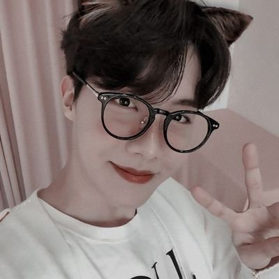 ꒰    ͏𝘀𝘂𝗻. ͏͏͏ ͏͏͏ ͏͏     𔓘    your soul has the color that expresses the beauty of the world. yellow is your heart, 𝗵𝗼𝗯𝗶. ͏