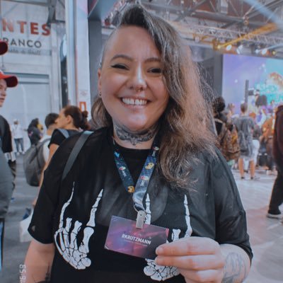 🌈 (Ela/Dela) Streamer de jogos variados na @twitch & parceira da @leveelgg 🕊️ Conhecida pela risada de gaivota ✉️ rkrutzmann@gmail.com 👽 https://t.co/JeHdof5tNH