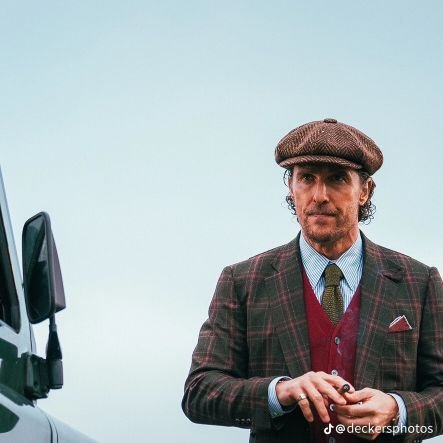 eiiieiiieii's profile picture. What do people write in their bio anyway?