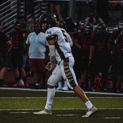 2026 | WR | 6’2 192 | 4 sport athlete 🏈🏀🏃‍♂️🏐| Lees summit high school | 3.7 weighted gpa | phone number 816-885-0363 |NCAA ID: 2310137198