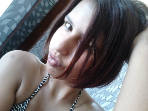 Meninaa q gostaa de fazeer novaas amizadees e q como muitoos sofree por um amoor impossiveel !!