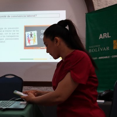 Somos líderes referentes en Colombia en la gestión de riesgos psicosociales, enfocados en promover la salud mental de las personas.
