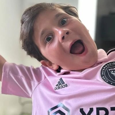 ronyjvc's profile picture. Orgullosamente Guatemalteco, amante del deporte, persona humilde de metas definidas en busca de una mejor patria.