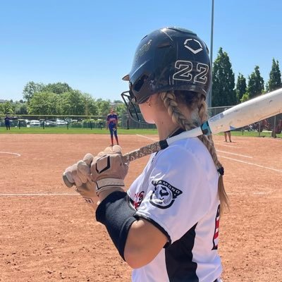 Rogue FC Kaye 18U #22/ Position - MIF / UTL / Bats L - Throws R / Soph at Desert Vista High School 2026 First Team All Region/ FCA Avabriski@icloud.com