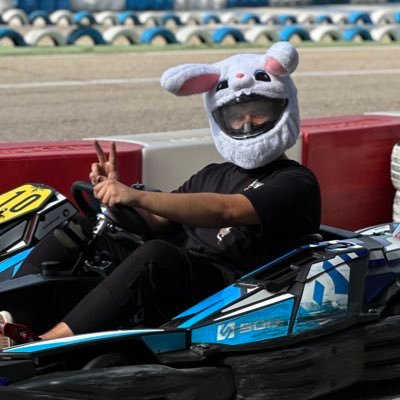 Soy el 🐰 de GPPiston // Narrador de deportes electrónicos 🎙🏁 // Streamer de F1👾🕹️