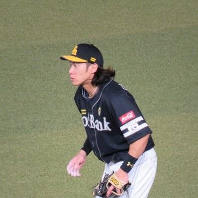 子供の頃福岡で過ごす。現在東京在住南海ホークスからの福岡ソフトバンクホークスファン。ビジターで🦅を応援しています‼️ #6#7#9#16#21#23推し。無言フォローお許し下さい。フォロー是非ともお願い致します😀#sbhawks