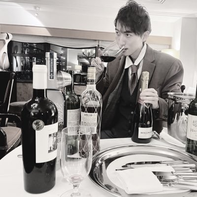 A bartendert without baking is not a good barista. exPhD@Stanford/Evolutioner/Computation/Investment 🐎🍵🎻♟️🖼️Art/Philosophy/Travel/Boardgames and more🎃
