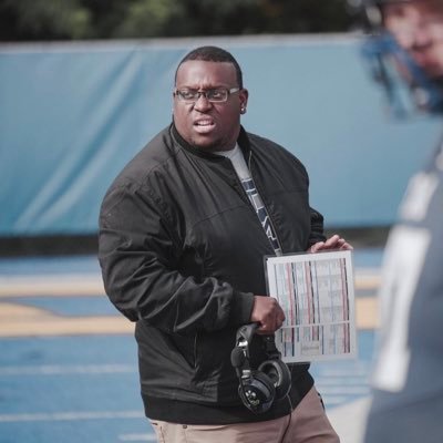 O-Line Coach at St. Thomas More Football Program| Double Major| Former Track & Field Throwing Coach| Class MM State Champion Coach | WCSU Alum 🏈 | 💪🏾🐻 |