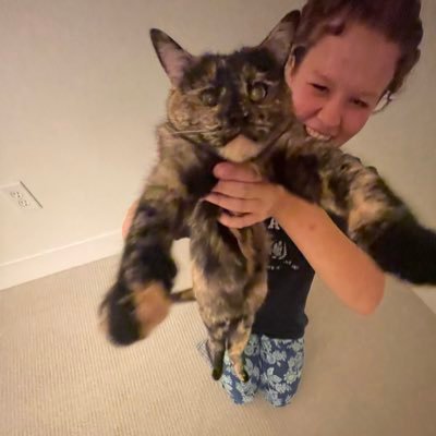 aclaretmb's profile picture. 