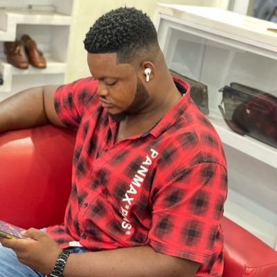 Peeyaw12's profile picture. a hustler and a professional interior decorator