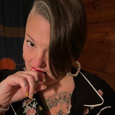 A MamaBear first. I have 2 unique cubs. Queer Fat Boss Femme. Poly Oracle. Glass artist. Water witch. QueerlyMadeArts/MJsMushrooms on IG. She/her #QueerlyMade