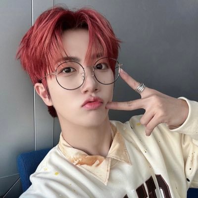 moonageblake's profile picture. 