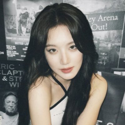 SHUHUApts's profile picture. ILLUSION — She is a star stuff glittering with the dust of legends. 💫
