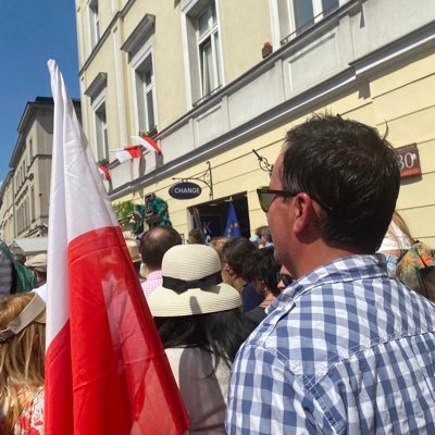 Ci, którzy nie wiedzą i wiedzą, że nie wiedzą są mi bliżsi niż ci, którzy nie wiedzą i nie wiedzą, że nie wiedzą. Ojciec.Mąż.ObywatelUE.Patriota.Demokrata.