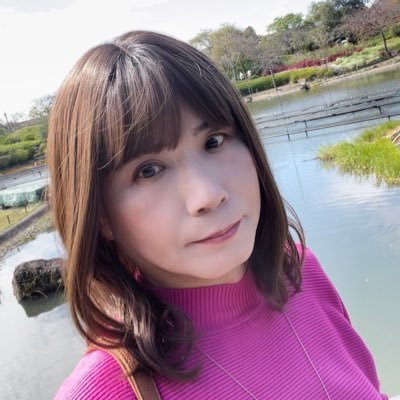 アラ古希、高齢者女装のさやかです。街中で見かけるふつうの女性をめざしてお出かけを楽しんでいます。ドライブ、旅行好きの歴女。肌は修正しています。DMはしません。