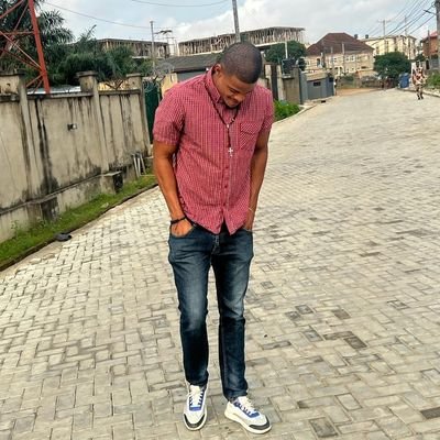 Football lover// Realist// Voice over Artist// Certified Phone plug// Model//