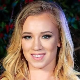 jaysarah883's profile picture. 