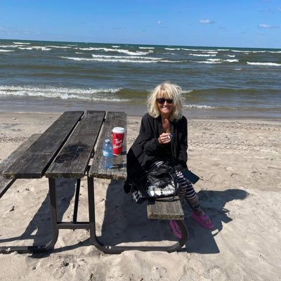 We the People💪Proud single Mom/Ret Fed. Fav flower maryjane. Detests Fascism #Resister. Vote for your children’s children. Get Loud Get Angry 🇨🇦💪