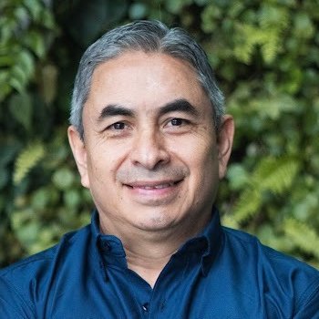 Agnóstico ateo. Chambeador, intenso, solidario y estoy hasta la madre de que Guatemala sea un país narcobananero.