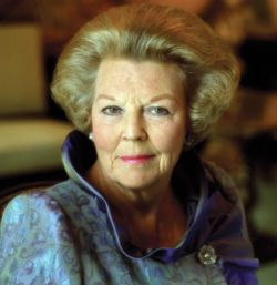 Ik ben sinds 30 april 1980 regerend Koningin der Nederlanden.