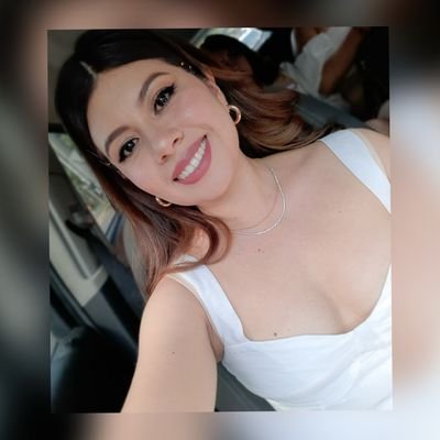 🇨🇴 Abogada - Universidad Libre de Cali | Especialista en Derecho Procesal - Universidad San Buenaventura y Especialista en Contratación Estatal-UMedellín