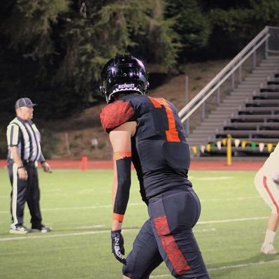 6’3 190 WR/OLB | Arcata Highschool ‘25 | 707-296-8112 | First team all-league Wr |